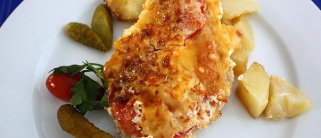 Запеченная рыба с картофелем и сыром