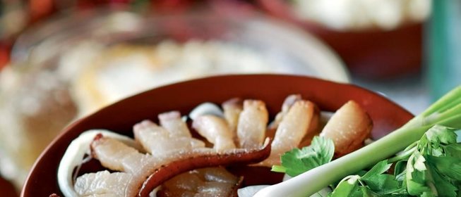 Закуска из копченого сала