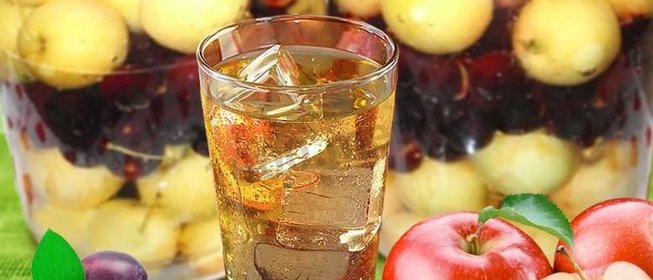 Компот из яблок и слив