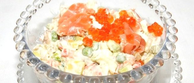 Салат с семгой и икрой
