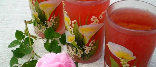 Клубнично-чайный напиток