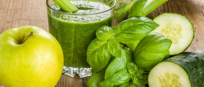 Зеленый смузи со шпинатом и огурцом