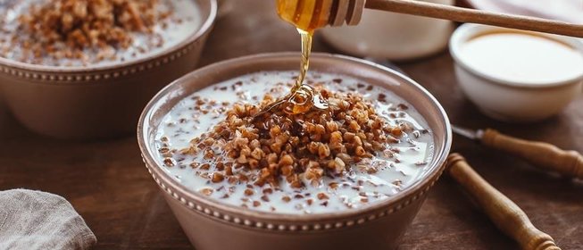 Гречневая каша с пряным постным молоком