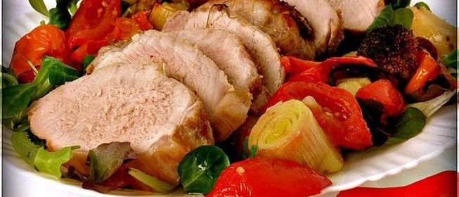 Свинина на подушке из овощей