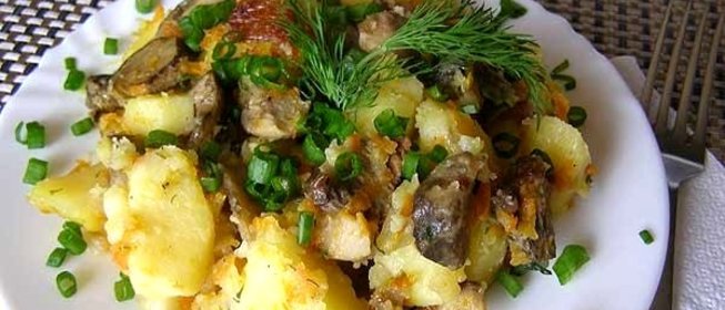 Тушеный картофель с замороженными грибами