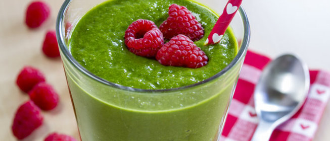 Смузи со шпинатом и малиной