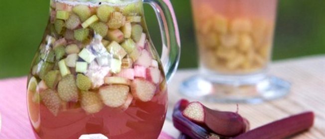 Компот из ревеня и яблок на сахарине