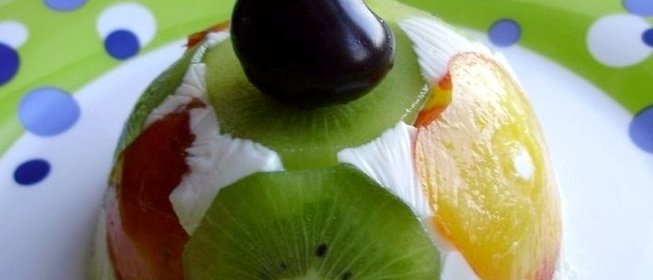 Творожное желе с фруктами
