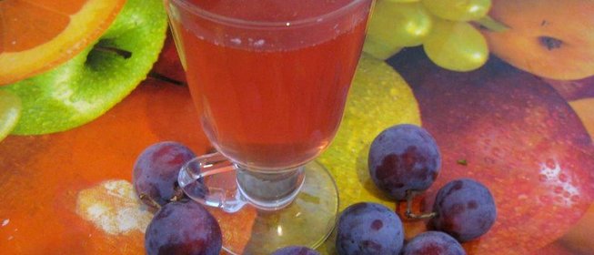 Компот из слив с мелисой