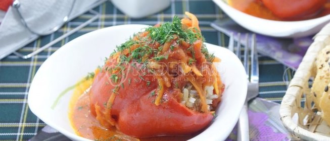 Салат из курицы с кедровыми орешками и козьим сыром