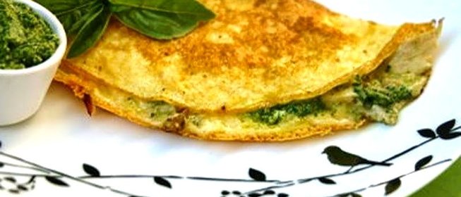 Омлет с творожным сыром и яблоком