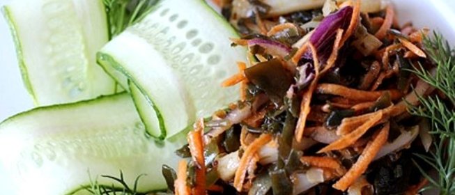 Салат из кальмаров и морской капусты