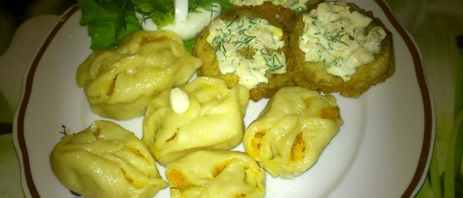 Кальмарные манты с кабачками