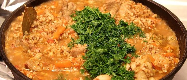 Гречка с мясом и томатами по‑купечески