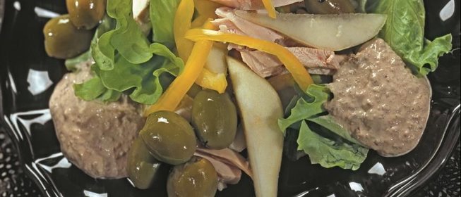 Салат из курицы с грушами