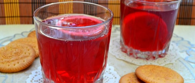 Ягодный компот с лимоном