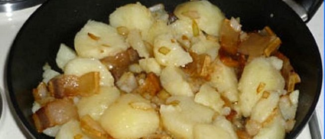 Картофель обжаренный со шкварками