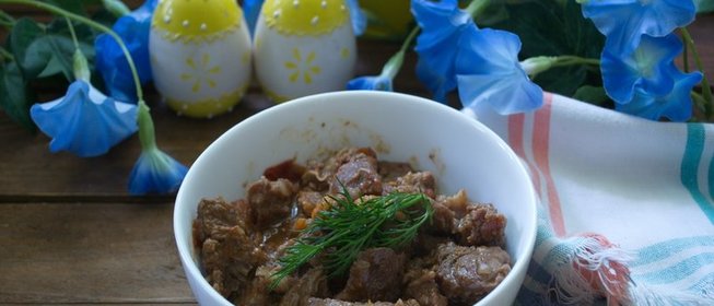 Говядина с черносливом тушеная