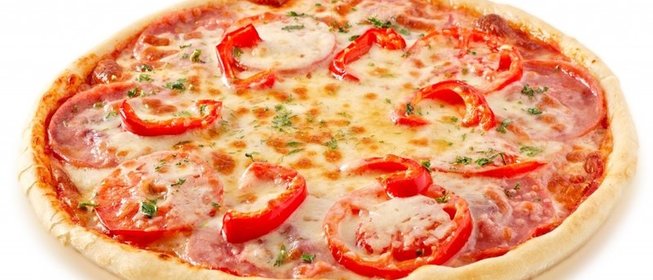 Пицца с перцем и колбасой