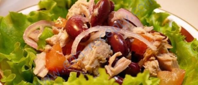 Салат из курицы с фасолью