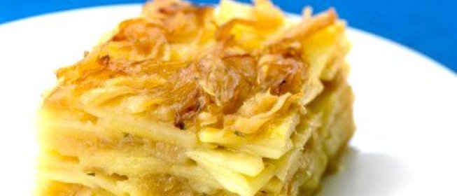 Запеканка из молодого картофеля, грибов и козьего сыра по‑итальянски