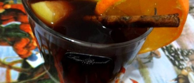 Яблочный сидр с красным вином и корицей