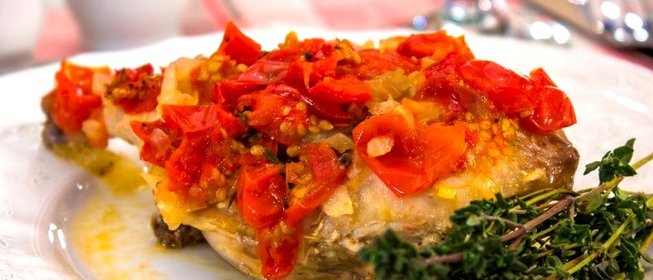 Цыплята с помидорами и вином