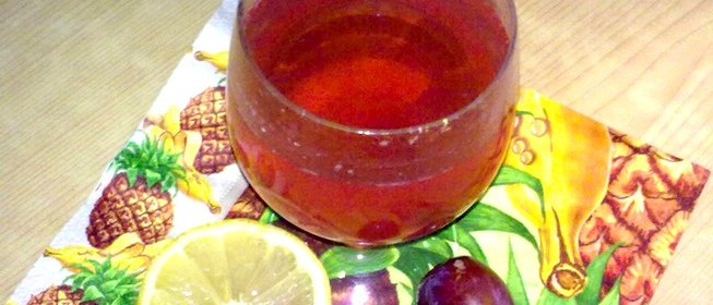 Бруснично-сливово-лимонный компот