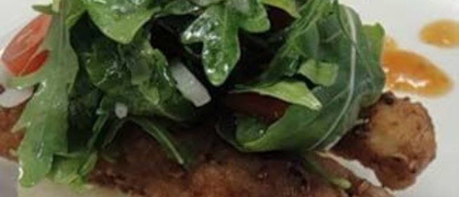 Филе морского языка с картофельным пюре и зеленым салатом