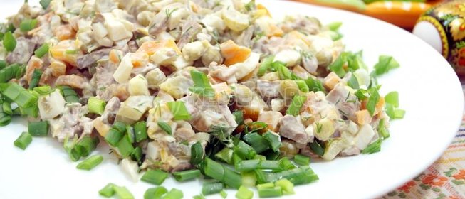 Салат с куриной печенью