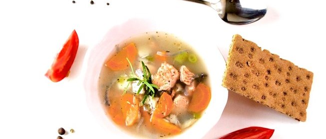 Рыбный суп с грибами и сыром