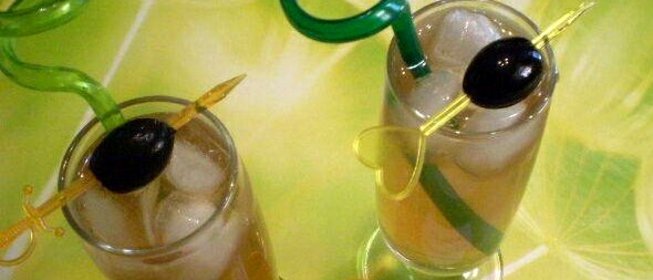 Коктейль с оливкой