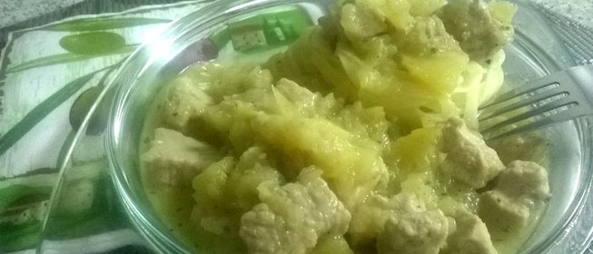 Свинина, тушеная с яблоками