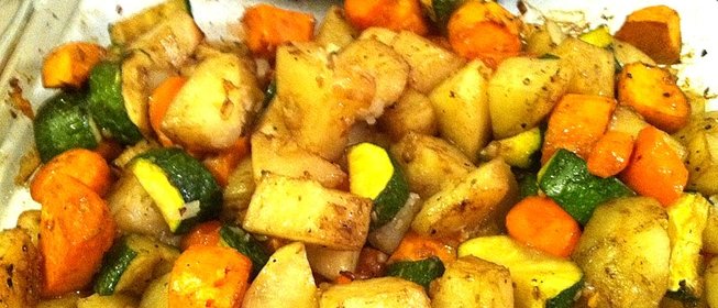 Картофель с овощами запеченный