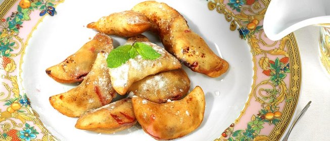 Вареники с вишней во фритюре