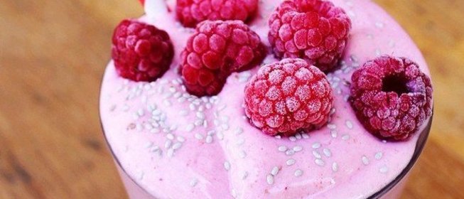 Смузи с малиной и семенами чиа