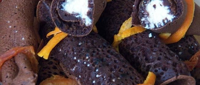 Шоколадные блины с творожной начинкой