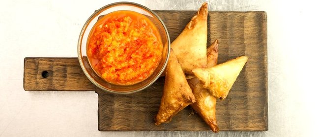 Бриуаты с курицей, черносливом и орехами