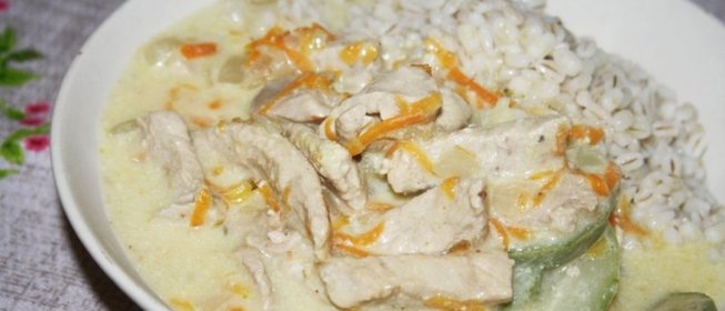 Свинина с овощами в сметанном соусе