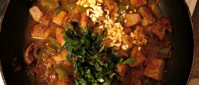 Свинина с перцем и помидорами