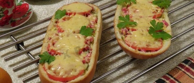 Ленивая пицца из батона в духовке