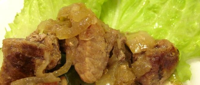 Свинина кусочками на сковороде