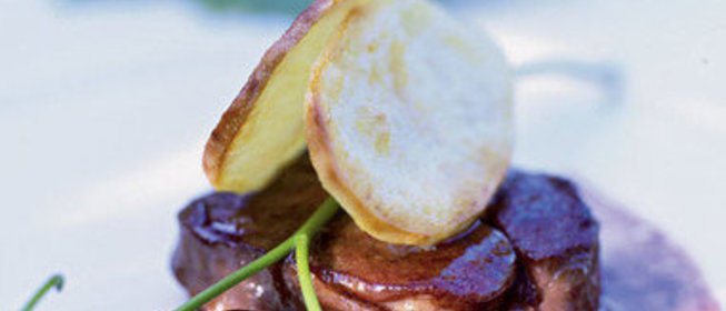 Медальоны из телятины с виноградом