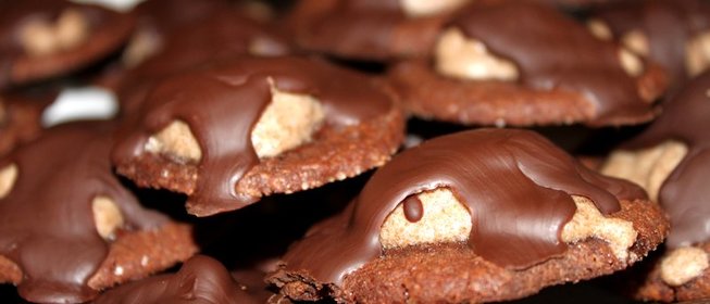 Шоколадное печенье с меренгами