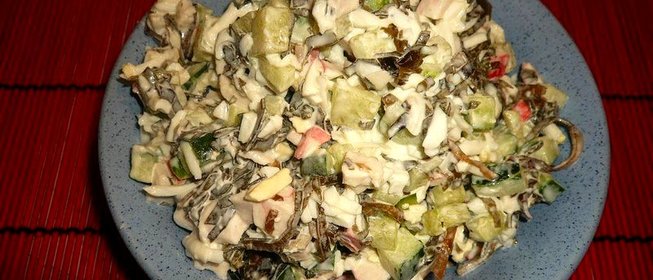 Салат нежный с крабовым мясом и морской капустой