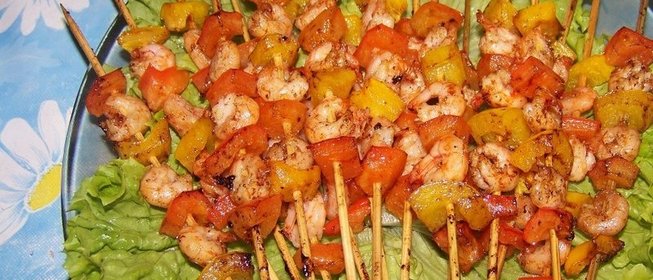 Канапе из креветок на шпажках