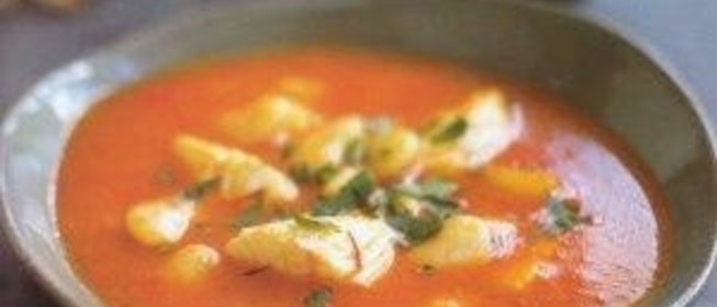 Рыбный суп с помидорами, пикшей и шафраном