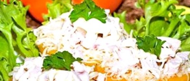 Салат с курицей и персиками