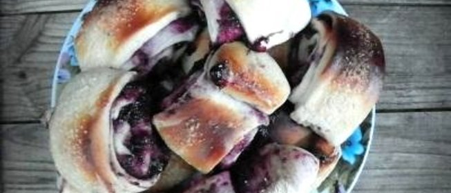 Дрожжевые завитушки с вареньем