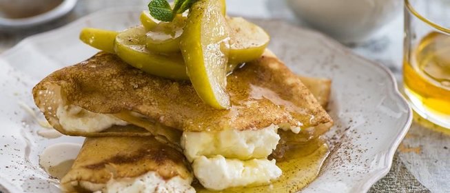 Блинчики с яблоками и рикоттой